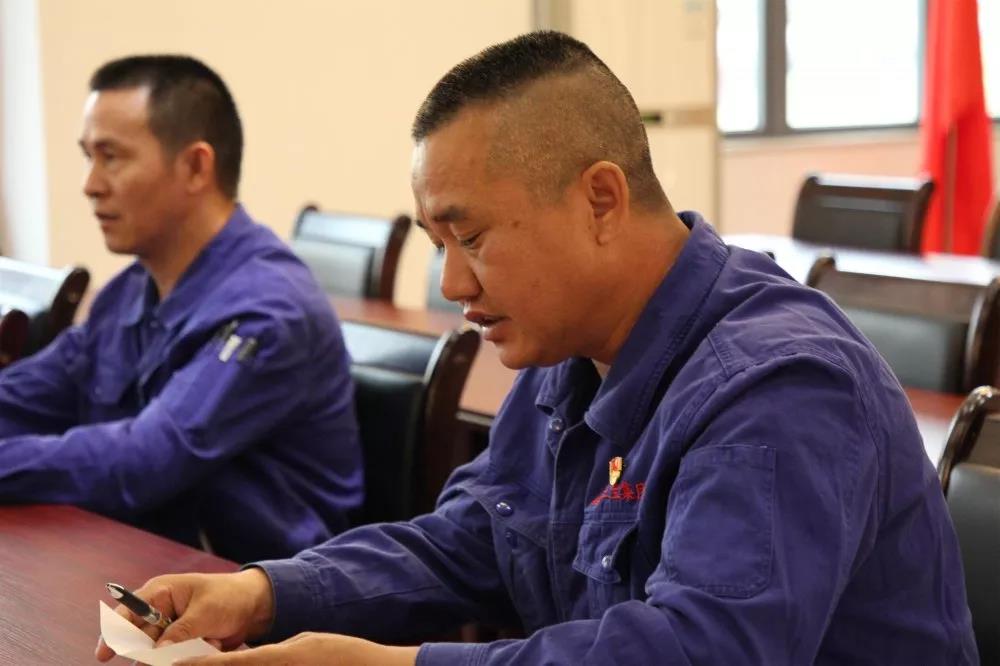 党员立潮头，领跑当先锋｜王发根：水火交融铸就百炼成钢