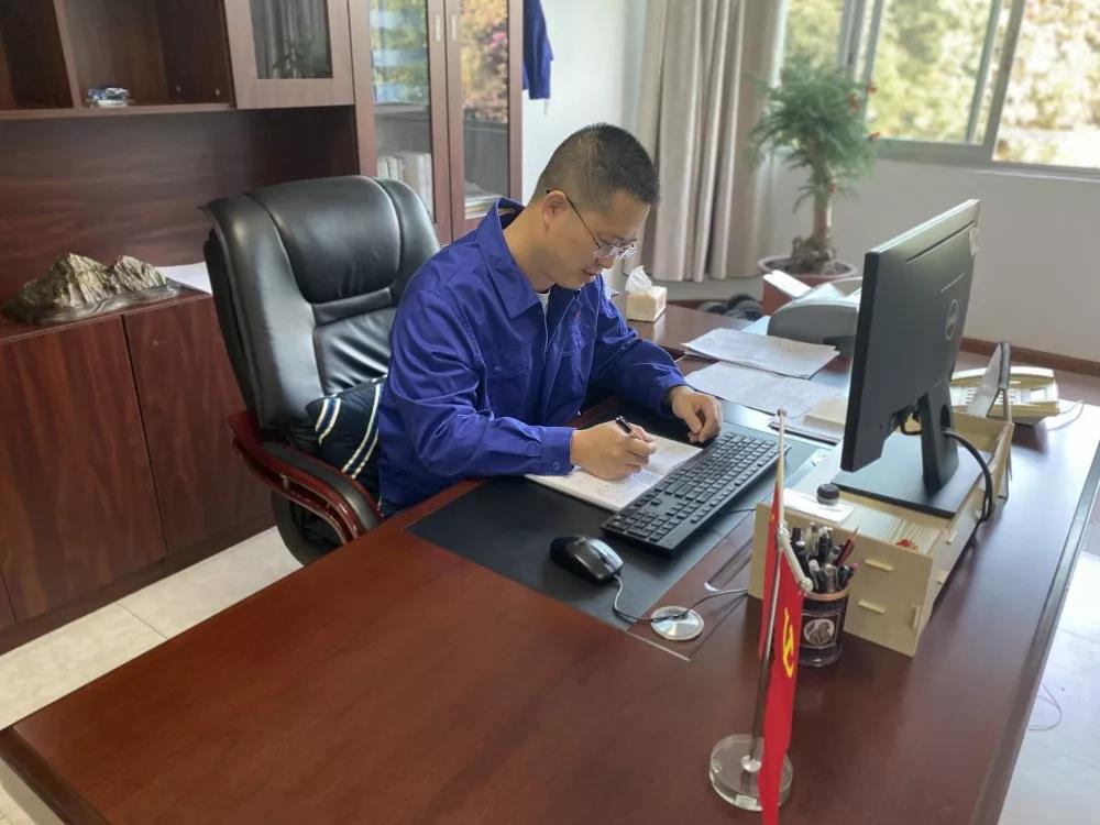 党员立潮头，领跑当先锋之十｜汤勇华：企业与职工的“润滑剂”